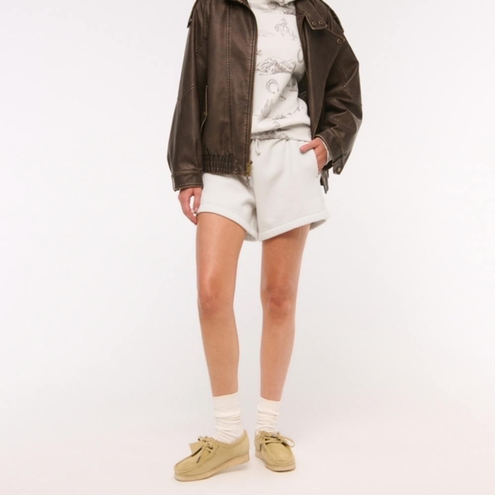 Mid Rise Sunday Short In Light Gray - Picture 13 of 14
